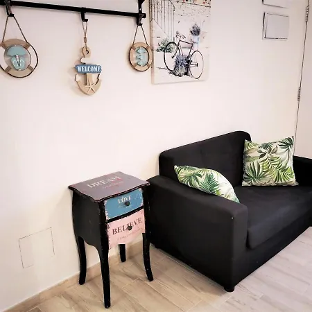 Апартаменты Mabi Paradise House - *